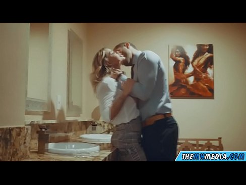 ❤️ Kad krūtiska blondīne pavedina tevi publiskā tualetē Super porno pie lv.extratorrents.top ❌
